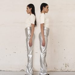 PANTALÓN EFECTO PIEL CON COSTURAS DELANTERAS